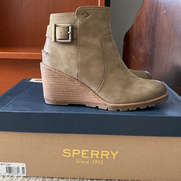 Sperry Waterproof Wedges Boots - Picture 4 of 11